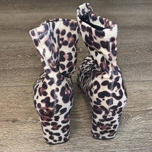 Load image into Gallery viewer, Size 9 Cape Robbin White Leopard Pointy Toe Boots
