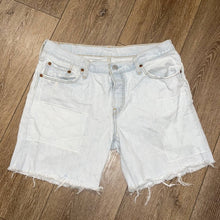 Load image into Gallery viewer, Size 29 Levi’s Light Wash Front Patch Denim Cut Off Shorts
