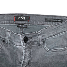 Load image into Gallery viewer, Sz 27 BDG Urban Outfitters Cigarette Mid-Rise Jean - Silver
