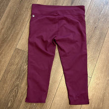 Load image into Gallery viewer, Large Fabletics Purple Cropped Leggings
