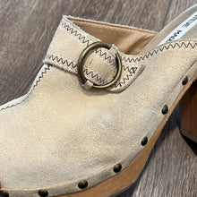 Load image into Gallery viewer, Size 9B Steve Madden Beige Faris Leather Platform Slip On Clog Heels
