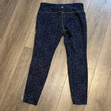 Load image into Gallery viewer, Medium Petite Athleta Petite Grey Paisley Chaturanga 7/8 Leggings
