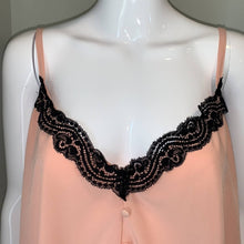 Load image into Gallery viewer, Size 3X Torrid NWOT PEACH &amp; BLACK LACE BUTTON CAMI
