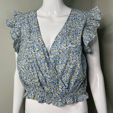 Load image into Gallery viewer, Large Universal Thread NWT Flutter Sleeveless Blue Floral Ruffle Sleeve Wrap Top
