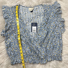 Load image into Gallery viewer, Large Universal Thread NWT Flutter Sleeveless Blue Floral Ruffle Sleeve Wrap Top
