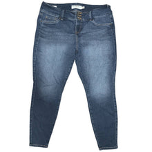 Load image into Gallery viewer, Sz 16 short Torrid Jeggings medium wash high rise high waisted skinny jeans (short)
