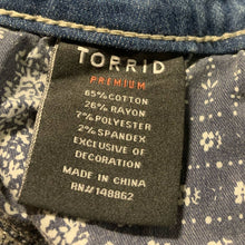 Load image into Gallery viewer, Size 16 Torrid SIDE STRIPE JEGGING - PREMIUM STRETCH LIGHT WASH
