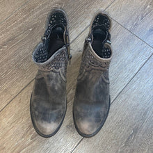 Load image into Gallery viewer, Size 7 Circle G Western BROWN CUT-OUT SHORT Ankle  BOOTS

