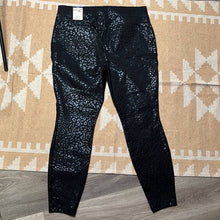 Load image into Gallery viewer, Size 0X Terra &amp; Sky NWT Black Metallic Leopard Ponte Skinny Pants
