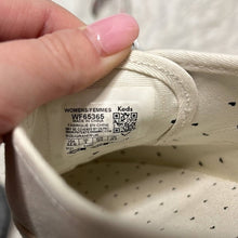 Load image into Gallery viewer, Size 8.5W Keds X Hatch Meghan Markle Mama Mother’s Day Valentine’s Day Sneakers
