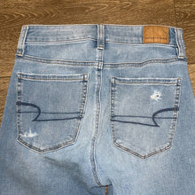 Load image into Gallery viewer, Size 2 Short American Eagle The Dream Jean Light Wash High Rise Skinny Jeans
