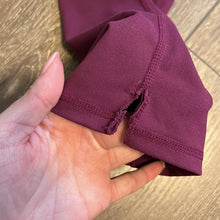Load image into Gallery viewer, Large Fabletics Purple Cropped Leggings
