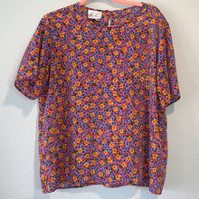 Load image into Gallery viewer, Medium Vintage Silky Small Floral Print Top
