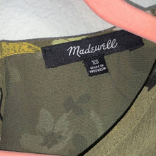 Load image into Gallery viewer, Madewell Georgette Peplum Top in Wildblooms
