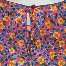 Load image into Gallery viewer, Medium Vintage Silky Small Floral Print Top
