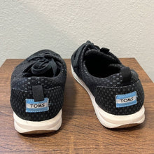 Load image into Gallery viewer, Size 9 Toms Black Lace Up Sneakers
