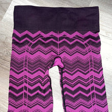 Load image into Gallery viewer, Size 6 Lululemon Ebb To Street Seamless Heather Regal Plum Chevron Magenta 7/8 Leggings

