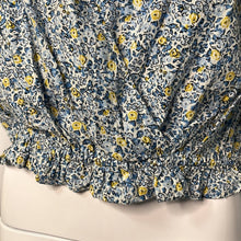Load image into Gallery viewer, Large Universal Thread NWT Flutter Sleeveless Blue Floral Ruffle Sleeve Wrap Top

